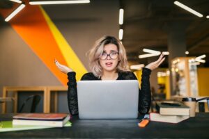 Nachteile Des E-Learning Im Unternehmen – Welche Herausforderungen E-Learning für Unternehmen mit sich bringt