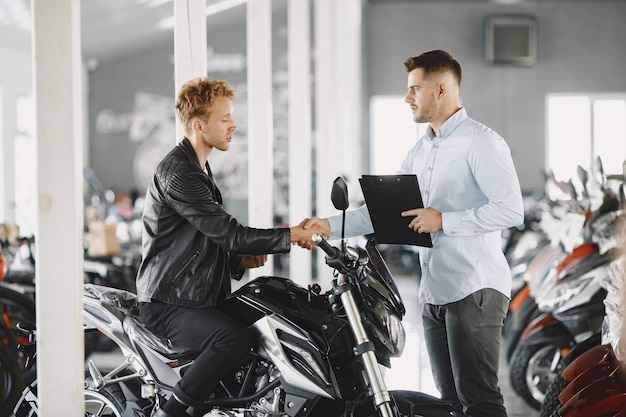 BMTC Motorrad-Technik-Centrum GmbH – Informationen über das Unternehmen BMTC Motorrad-Technik-Centrum GmbH
